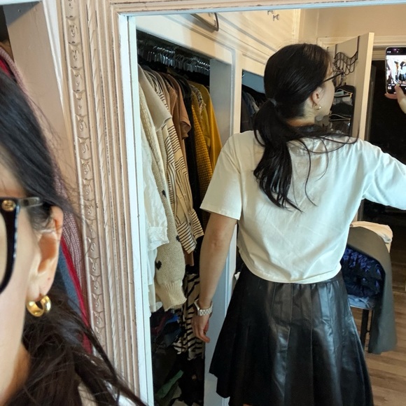 Woman’s Black faux pleated leather skirt - Picture 3 of 9